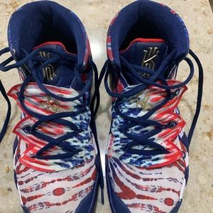 - Nike Kybrid S2. Excellent condition!